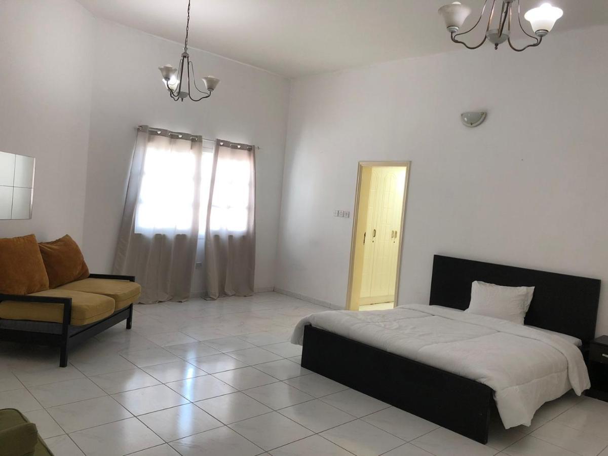 Comfortable Private Rooms In Compound Housing ดูไบ ภายนอก รูปภาพ