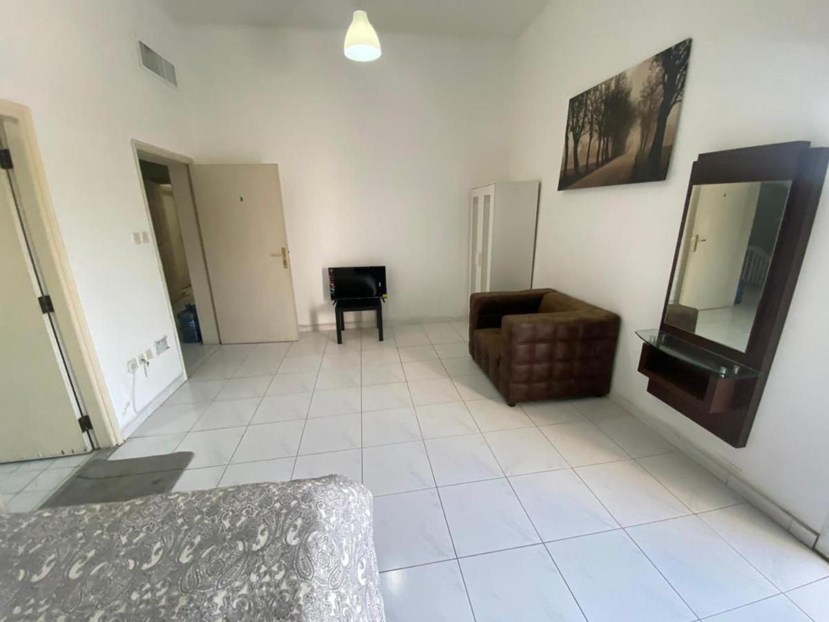 Comfortable Private Rooms In Compound Housing ดูไบ ภายนอก รูปภาพ