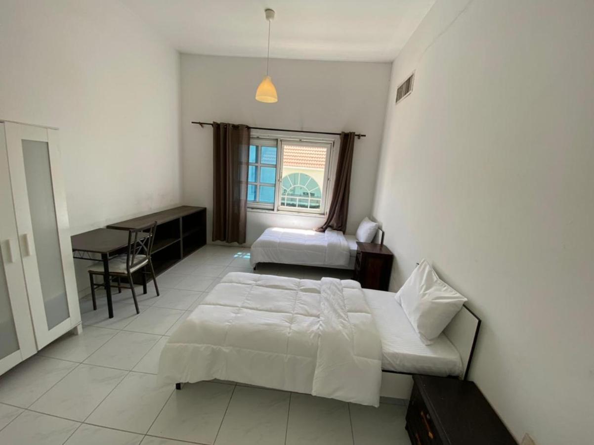 Comfortable Private Rooms In Compound Housing ดูไบ ภายนอก รูปภาพ
