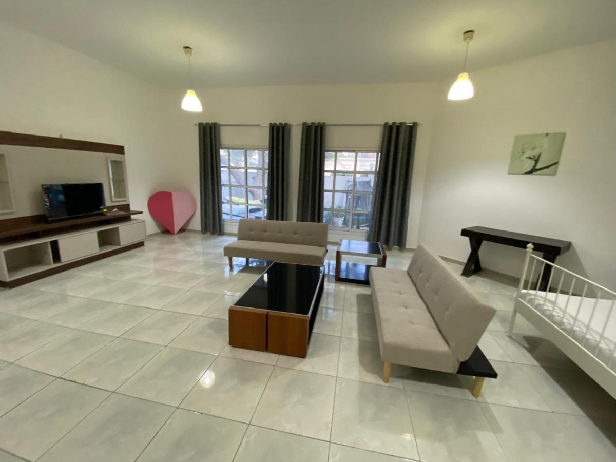 Comfortable Private Rooms In Compound Housing ดูไบ ภายนอก รูปภาพ