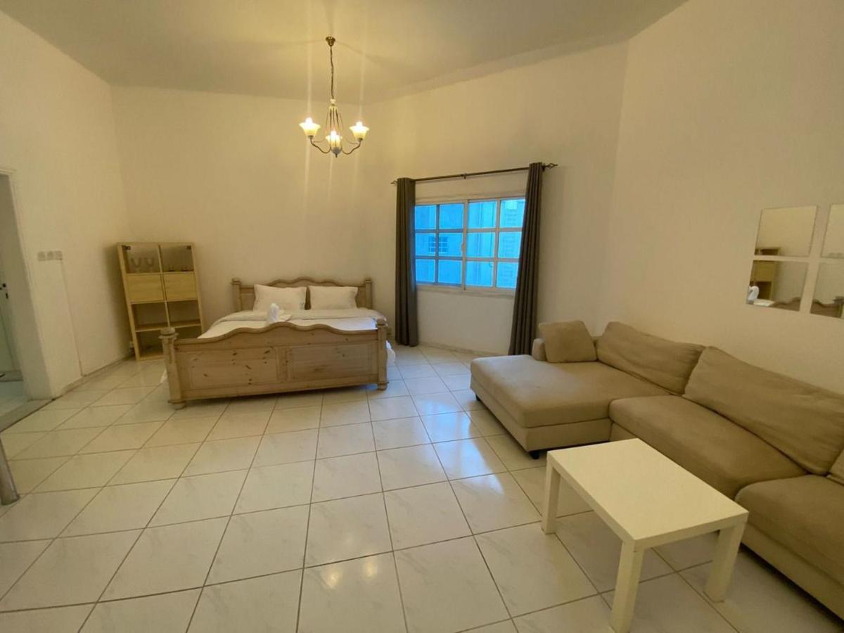 Comfortable Private Rooms In Compound Housing ดูไบ ภายนอก รูปภาพ