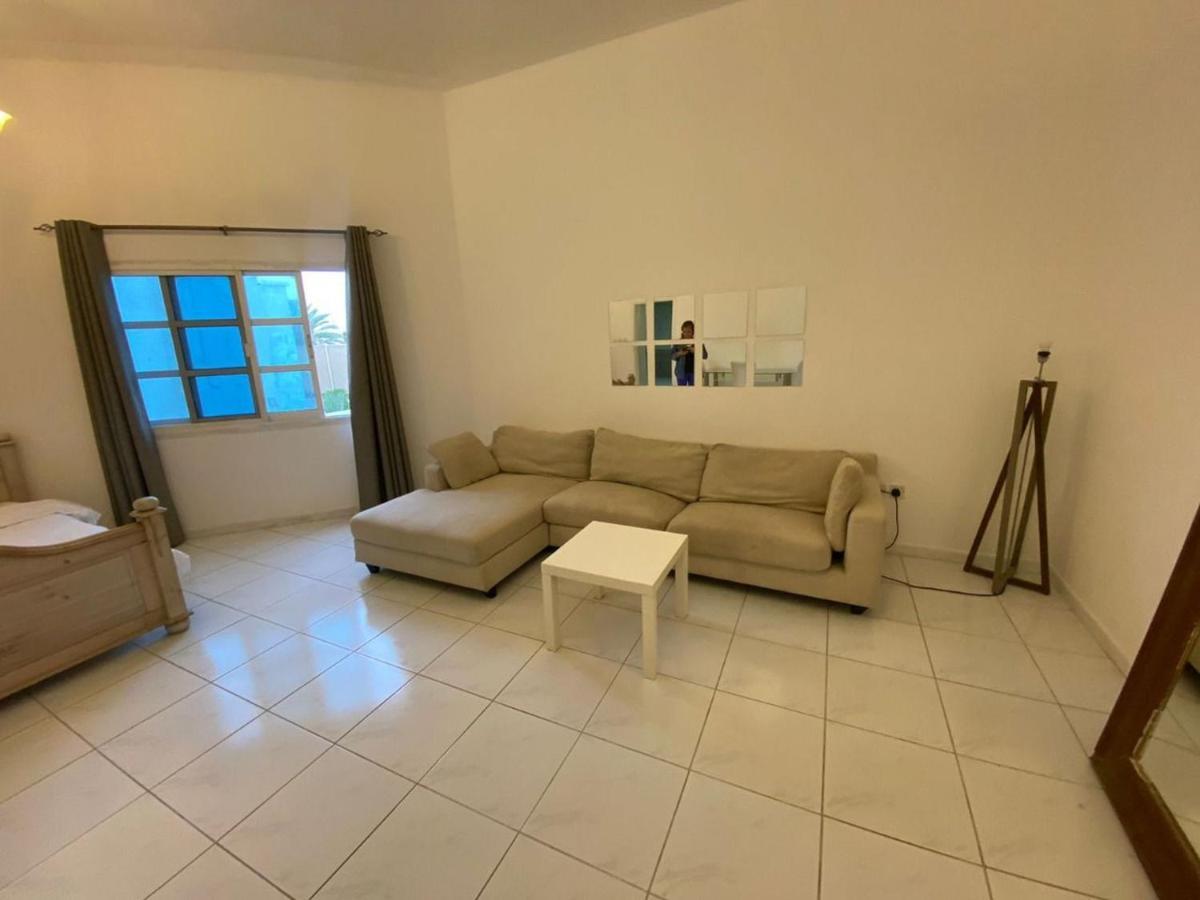 Comfortable Private Rooms In Compound Housing ดูไบ ภายนอก รูปภาพ