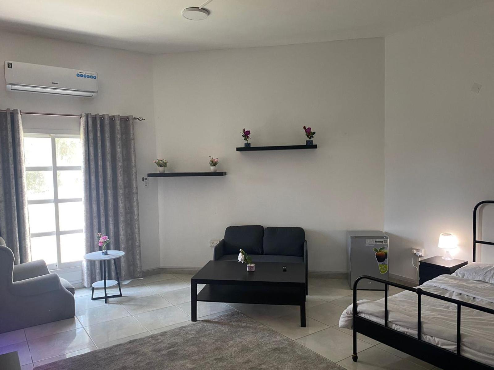 Comfortable Private Rooms In Compound Housing ดูไบ ภายนอก รูปภาพ