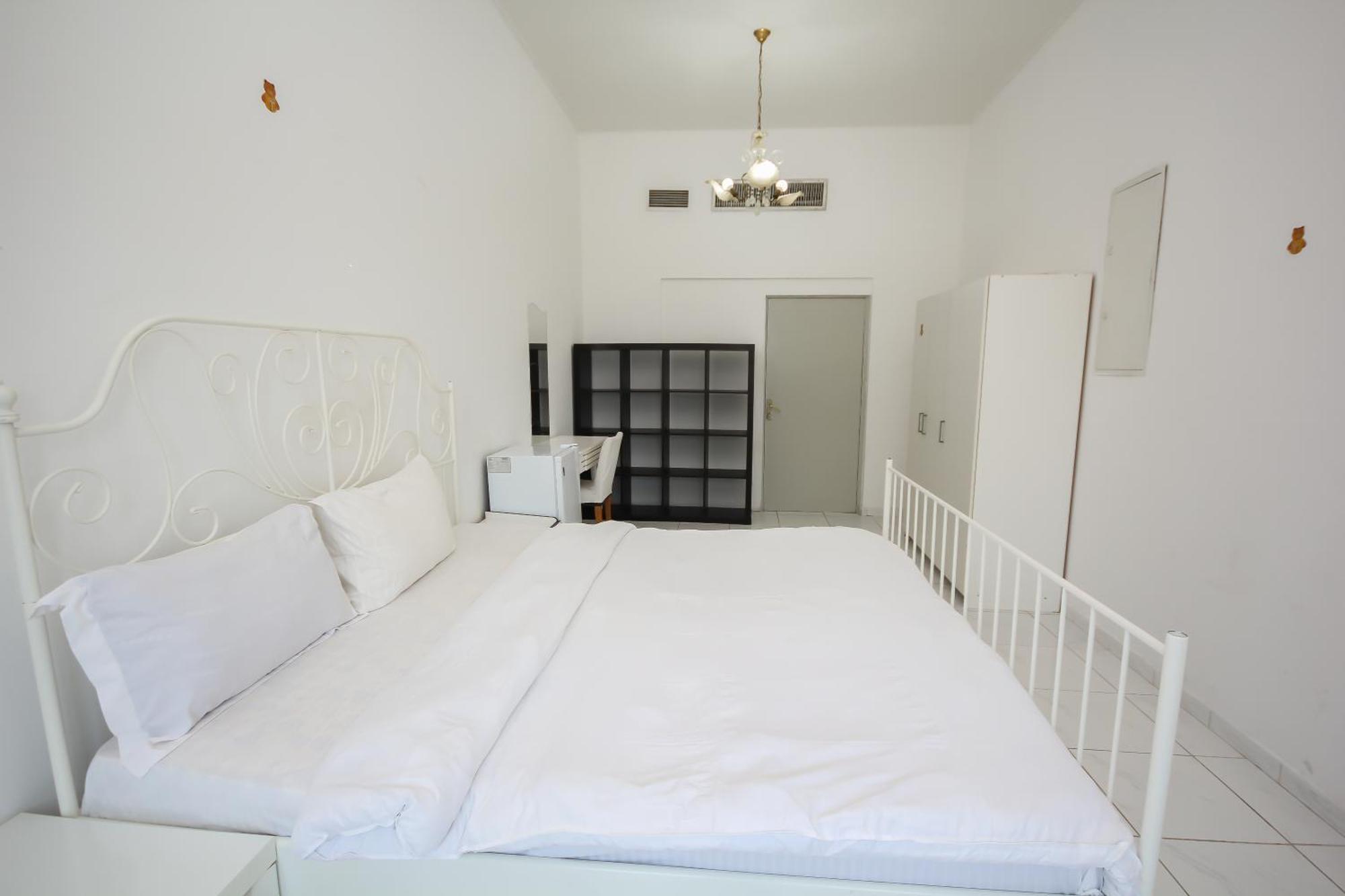 Comfortable Private Rooms In Compound Housing ดูไบ ภายนอก รูปภาพ