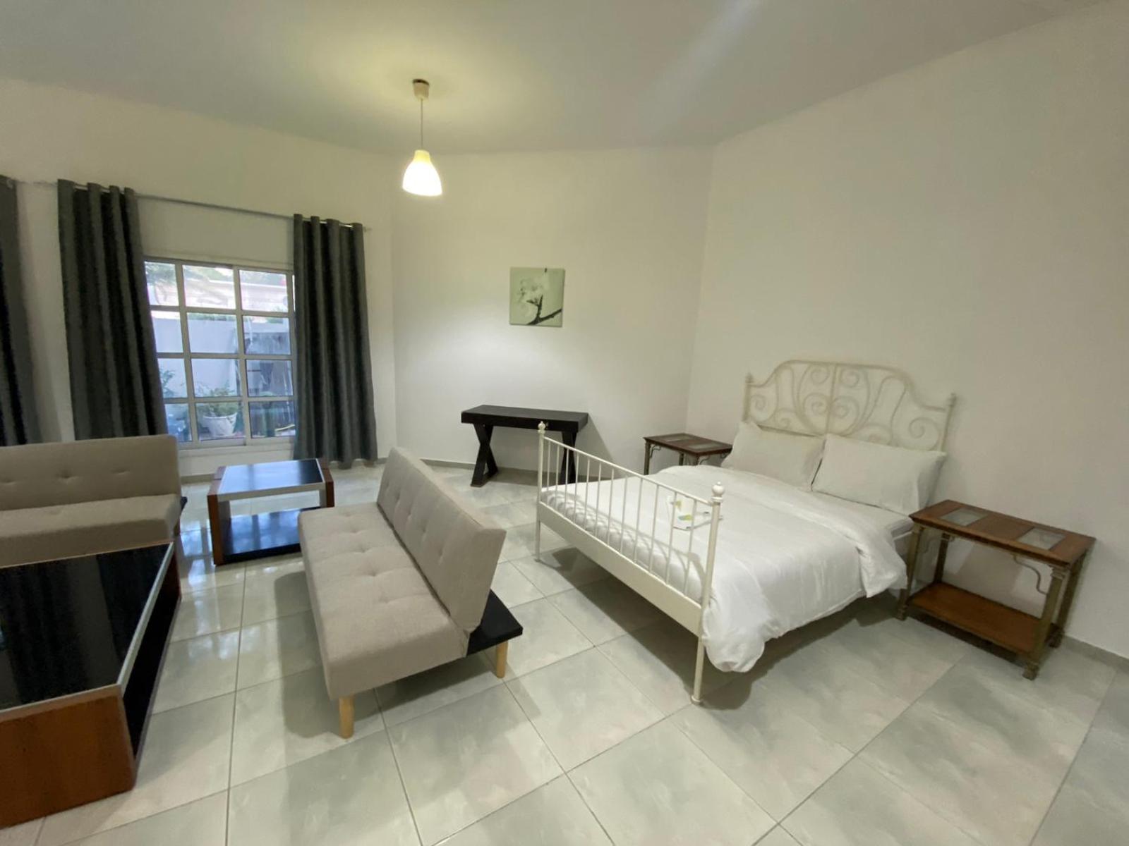 Comfortable Private Rooms In Compound Housing ดูไบ ภายนอก รูปภาพ