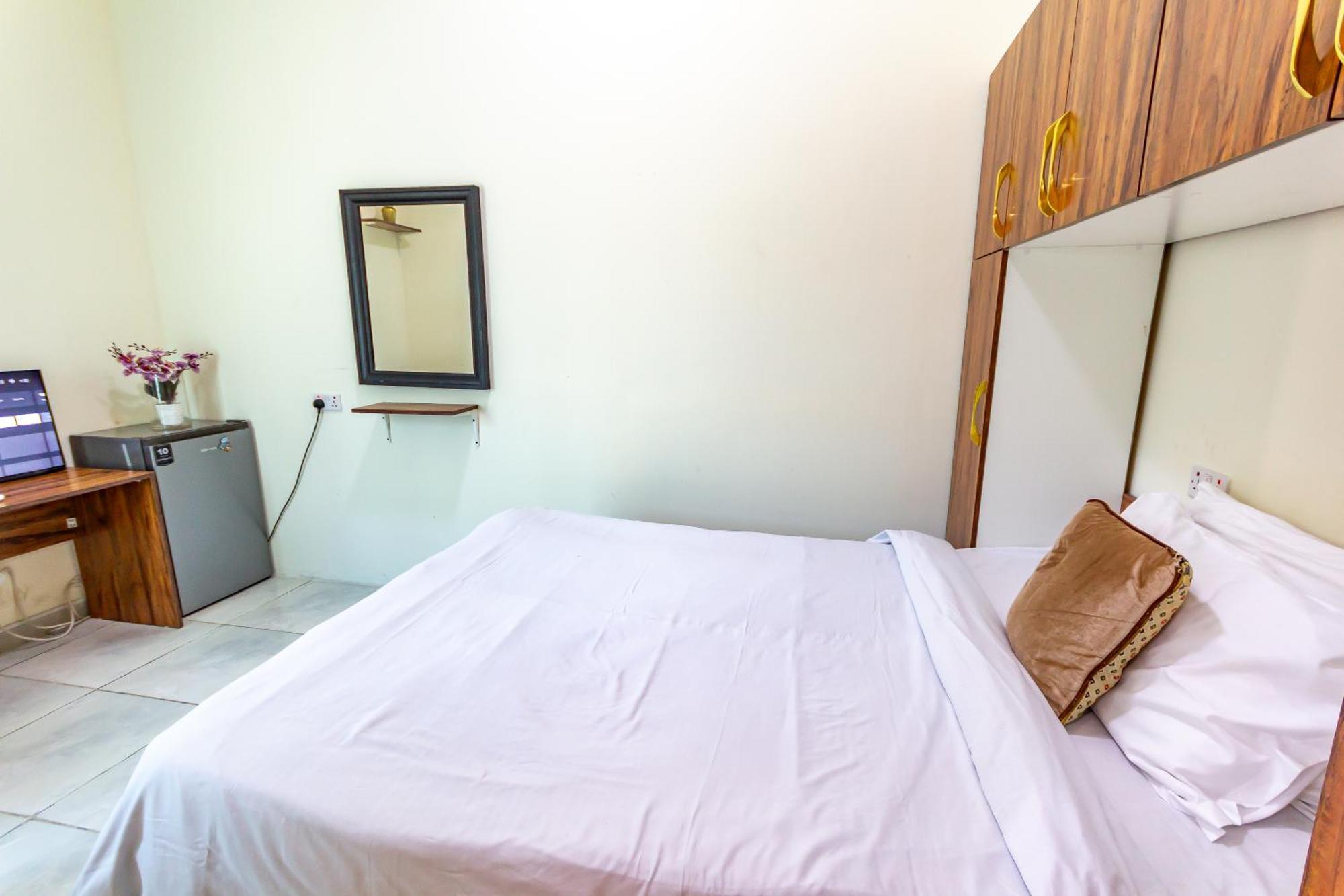 Comfortable Private Rooms In Compound Housing ดูไบ ภายนอก รูปภาพ