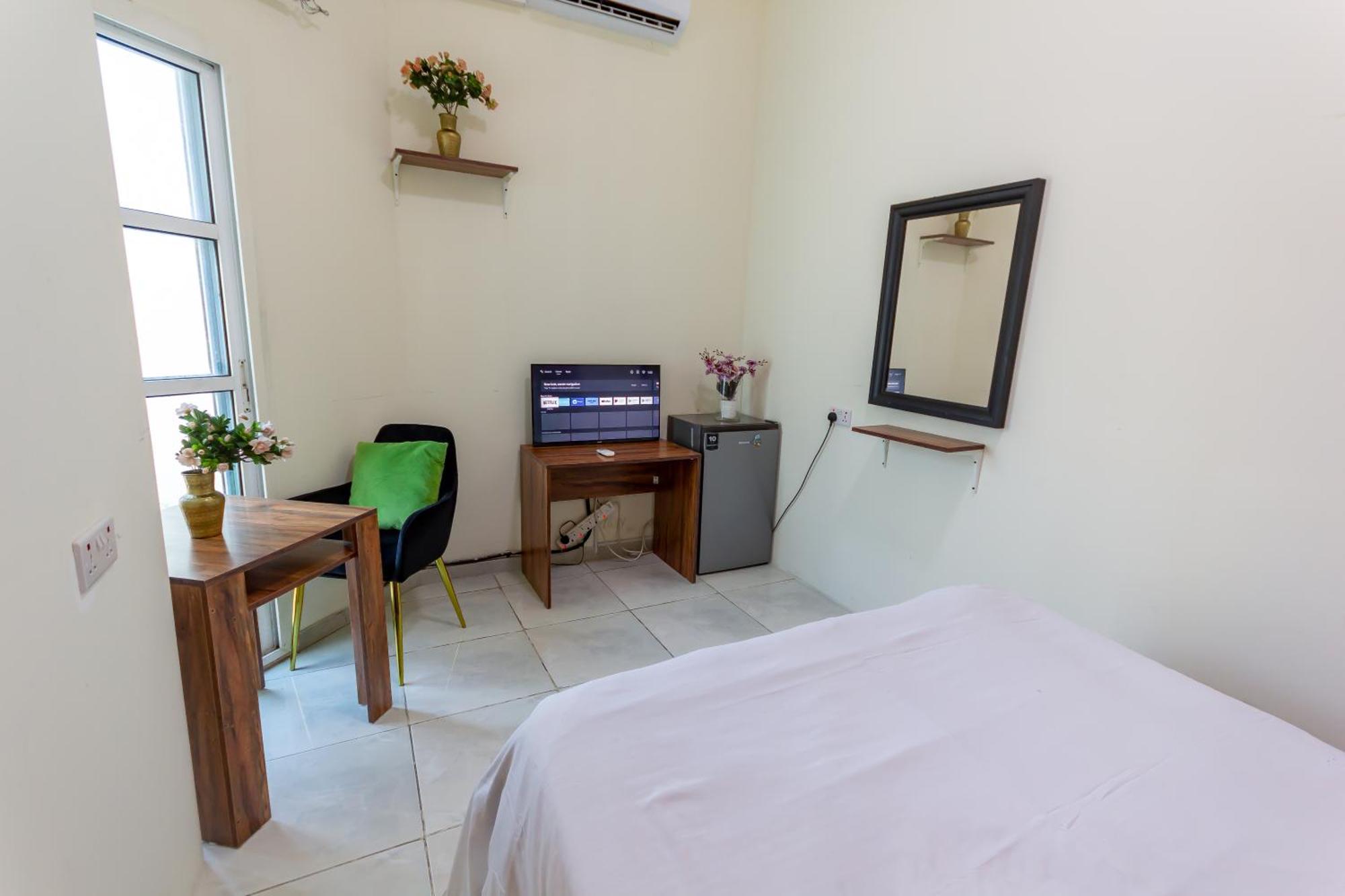 Comfortable Private Rooms In Compound Housing ดูไบ ภายนอก รูปภาพ