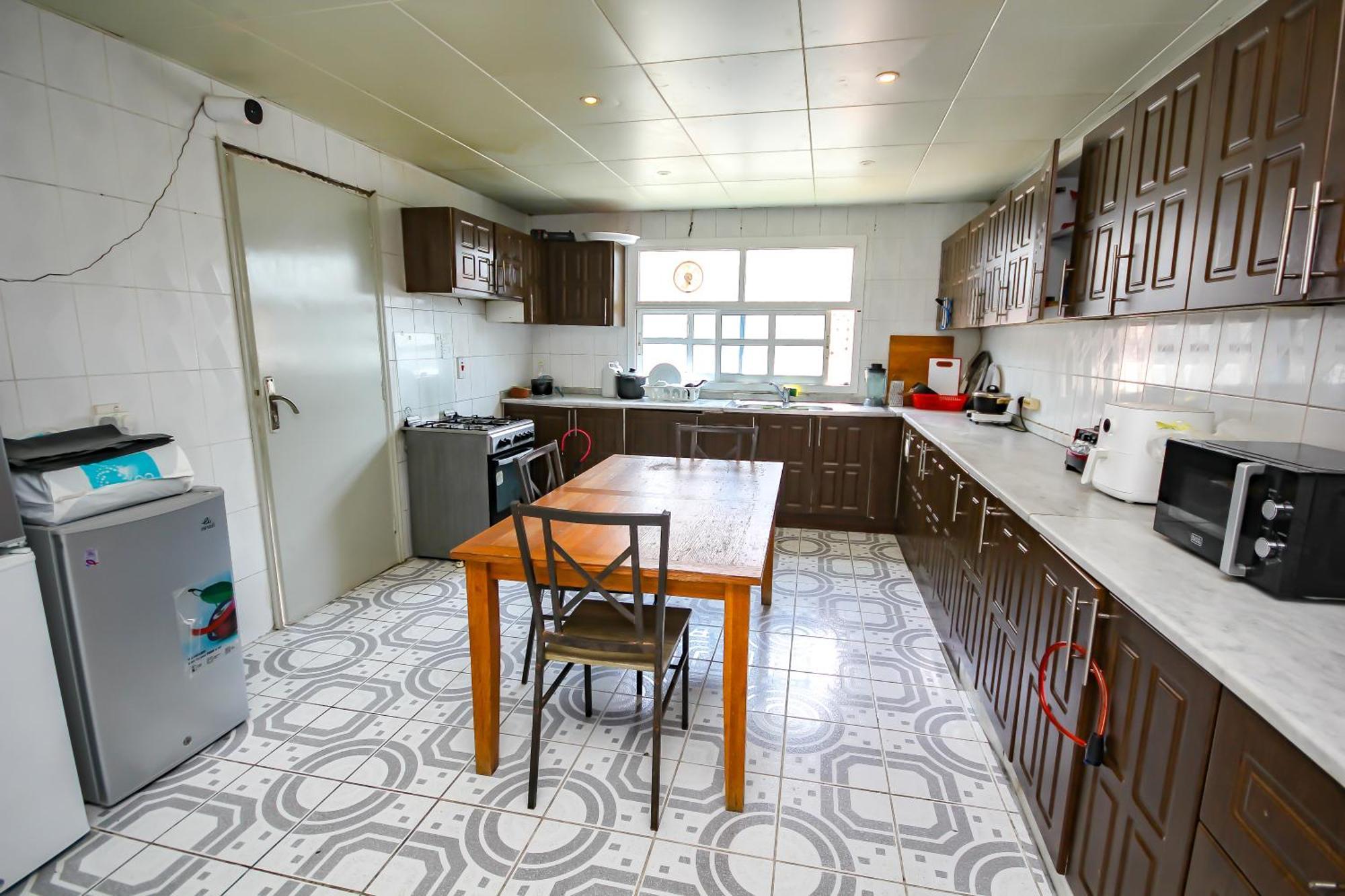 Comfortable Private Rooms In Compound Housing ดูไบ ภายนอก รูปภาพ