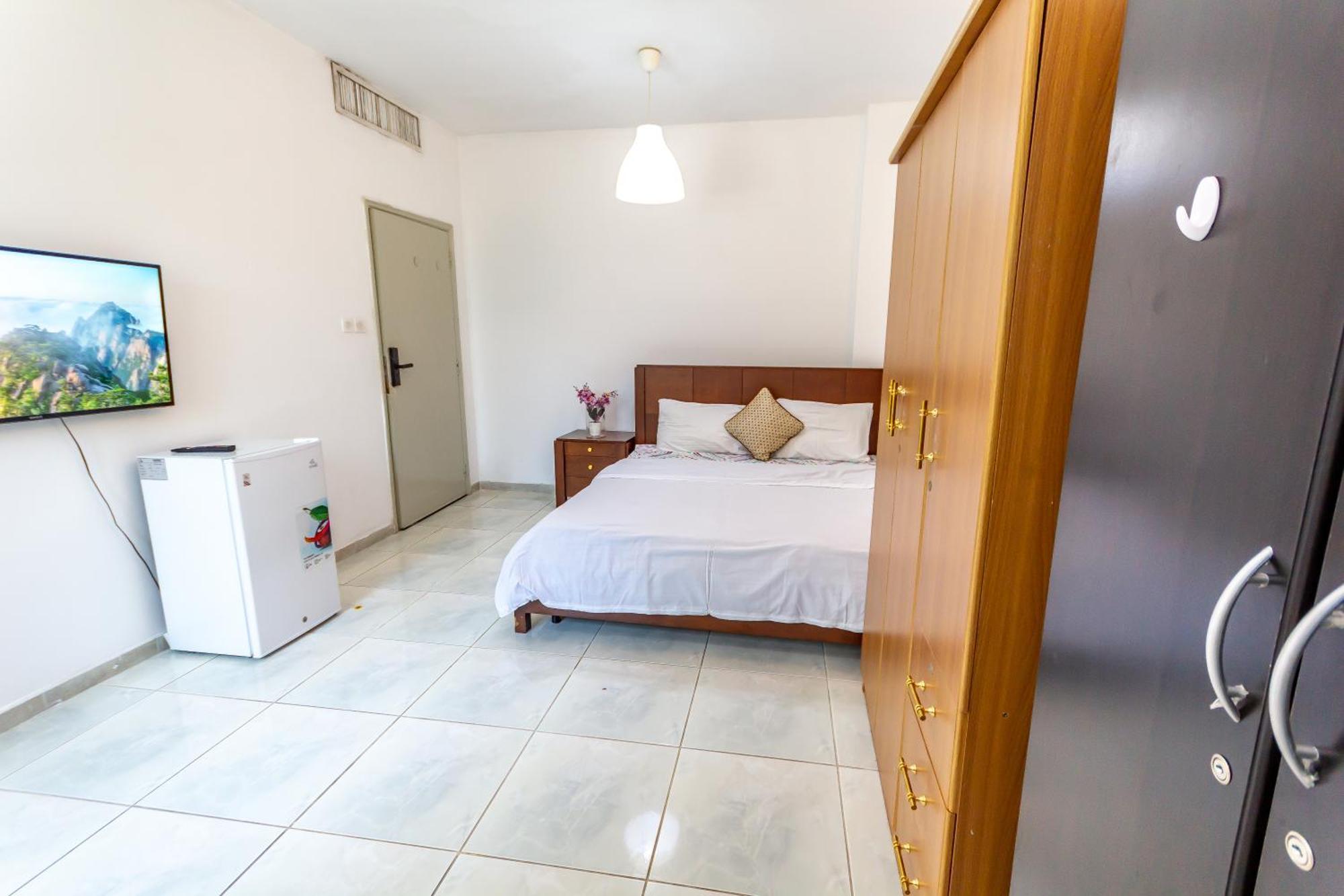 Comfortable Private Rooms In Compound Housing ดูไบ ภายนอก รูปภาพ
